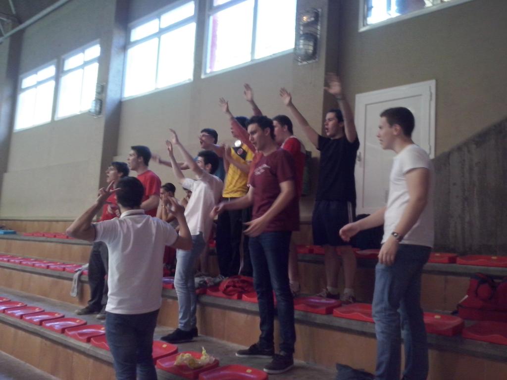 FCoras2014's tweet photo. Los GossosBarrenaus siempre presentes!!! http://t.co/V84nTEUKQi