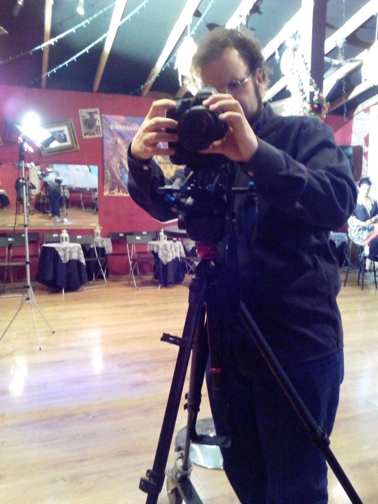 MargaDalmedo's tweet photo. Ultimando #tangoformoney...Hoy toca rodaje, sólo queda un día más @Ferranpares @IDOSproductions @JanViPu @galatermes http://t.co/b0kVZ87s5I