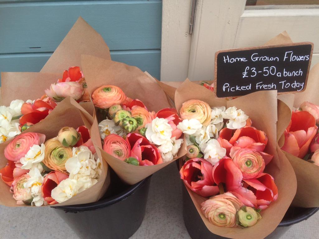 Back by popular demand! More #britishflowers <a href="/OwdBarnStore/">Owd Barn</a> from 10am today. Go grab your Sunday bunch!