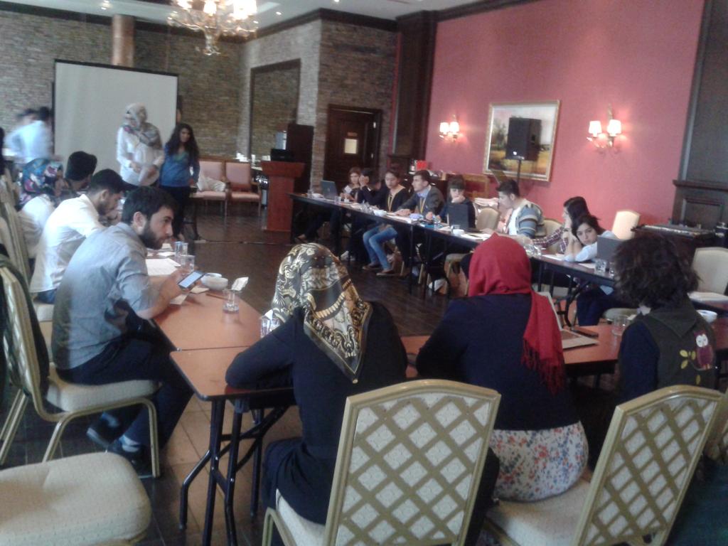 yel_zy's tweet photo. @habitatkalkinma @undpturkiye @TTNETAS @SiirtUniHBOGT @serhatien2 #egitimin#son#gunu#sunumlarla#devam#ediyor. http://t.co/Kw22OHxAXN