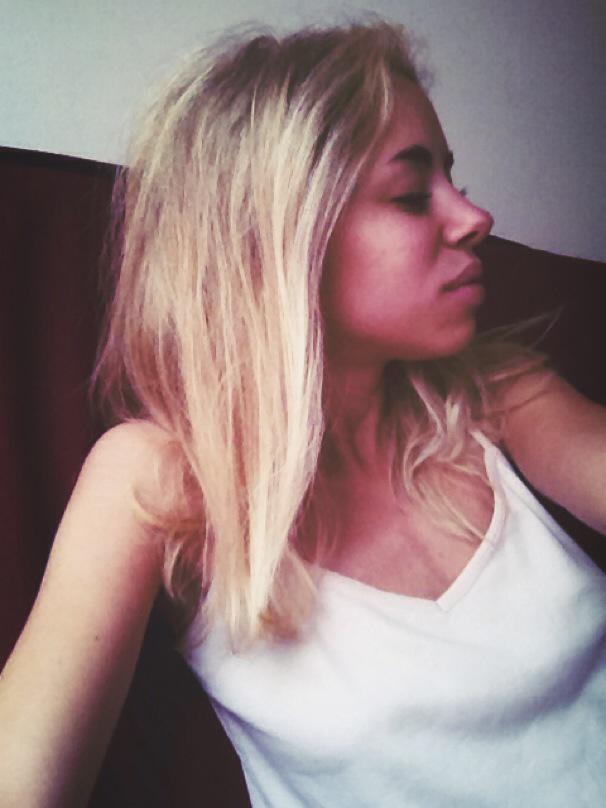 Flopycapria's tweet photo. Recién levantada y rubia again http://t.co/NLiyHSpWnj
