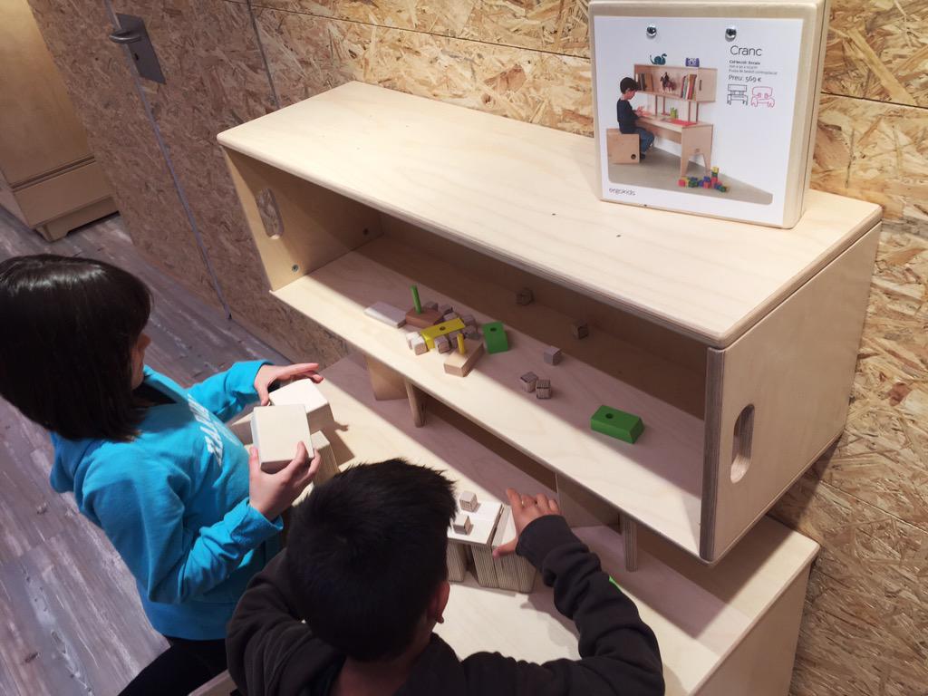 oriolllado's tweet photo. Ja feu tard per conèixer #Ergokids, mobles x a tota la família (a tocar de Pep Ventura). #Badalona http://t.co/adYkFwB7rK
