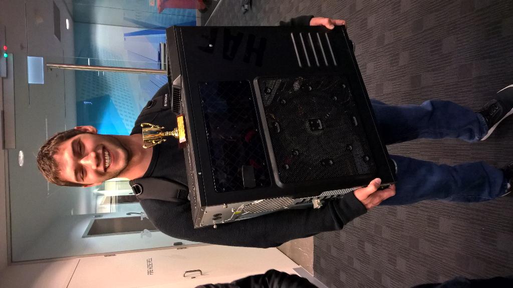 frankarr's tweet image. Nice laptop! #hackdivate