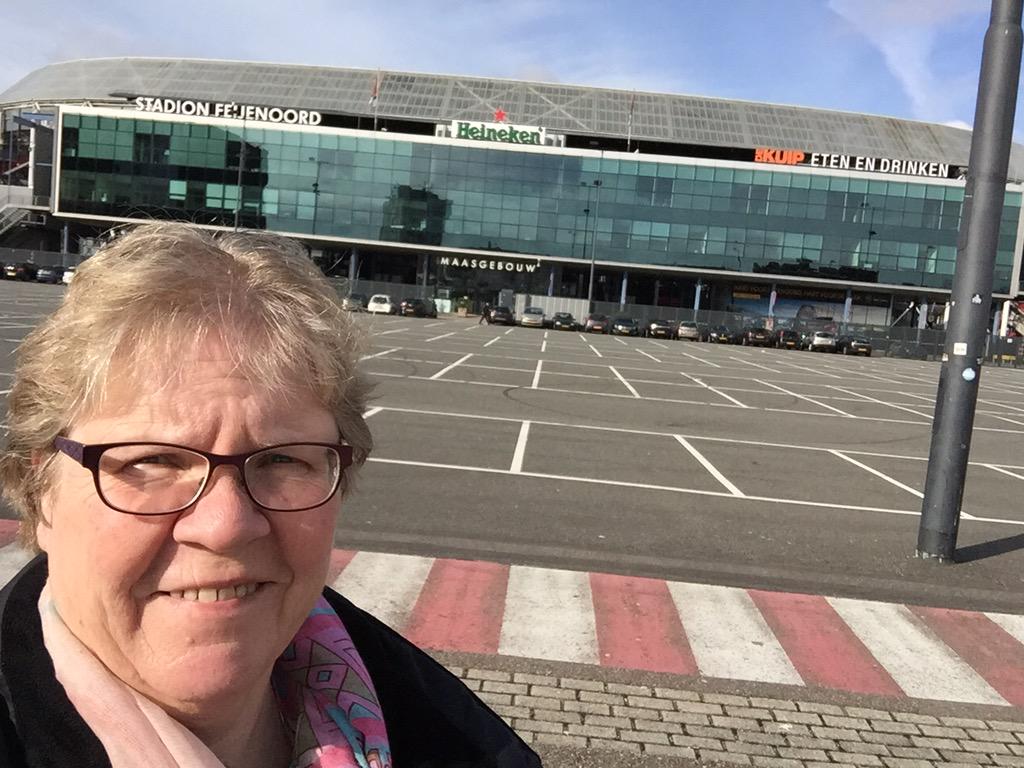 boenkie's tweet photo. Gearriveerd bij t mooiste stadion! Zet m op jongens! #gajemee #FEYgae #opel http://t.co/p5V7WXyBH3