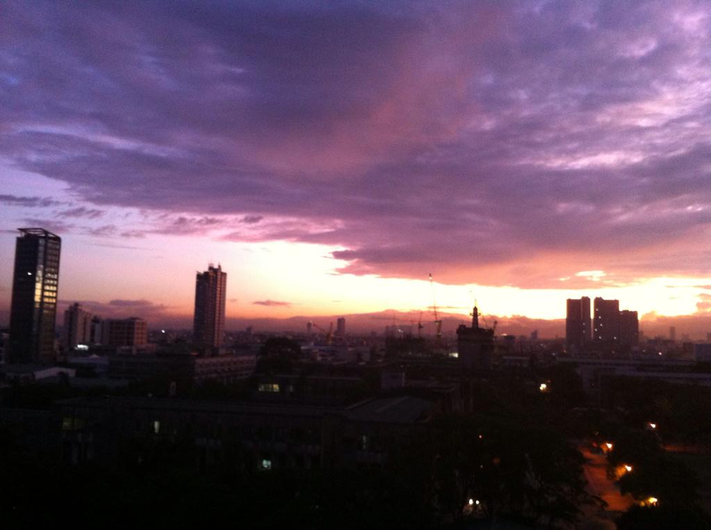 _ernestinamarie's tweet image. my view from our dorm vs the beach

#acadshift