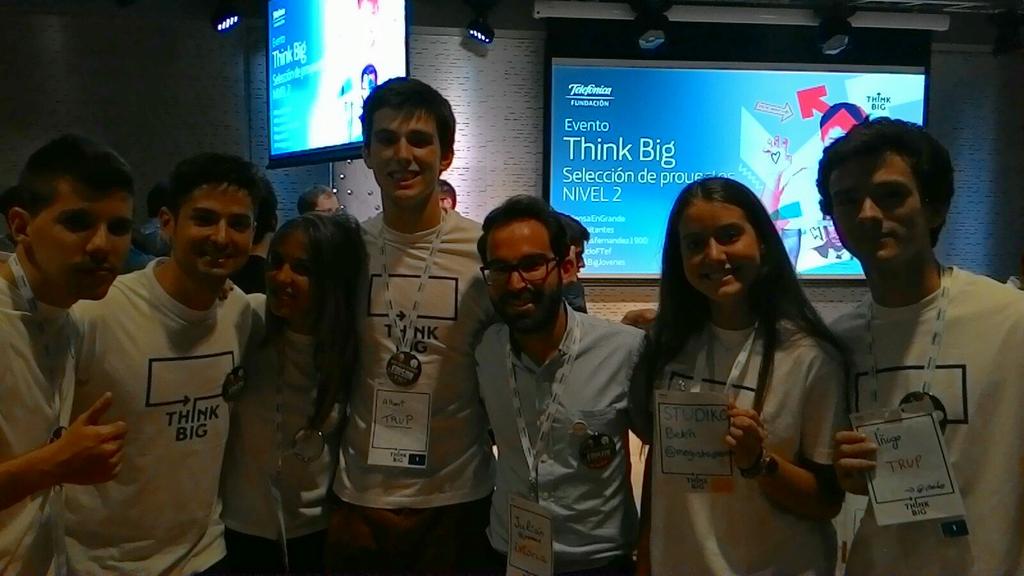 neXoAPP's tweet photo. Foto del networking con @ixtoria @es_Trup @studiko_ @inhoursapp Esto es @thinkbigjovenes #PiensaEnGrande http://t.co/W7YROqN25M