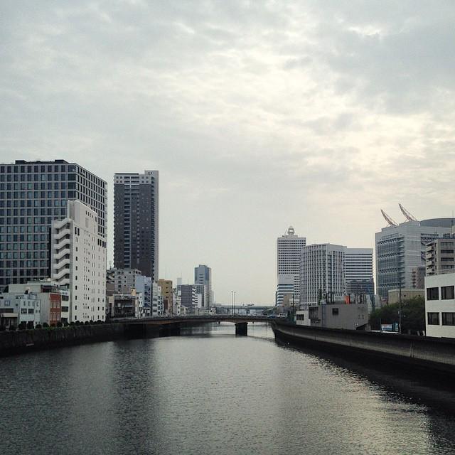 whereisbaonow's tweet image. Reminds me of the Chicago river. #missingHome #missingChicago #river #traveling #soloTrave… instagram.com/p/1pblUNtM_f/