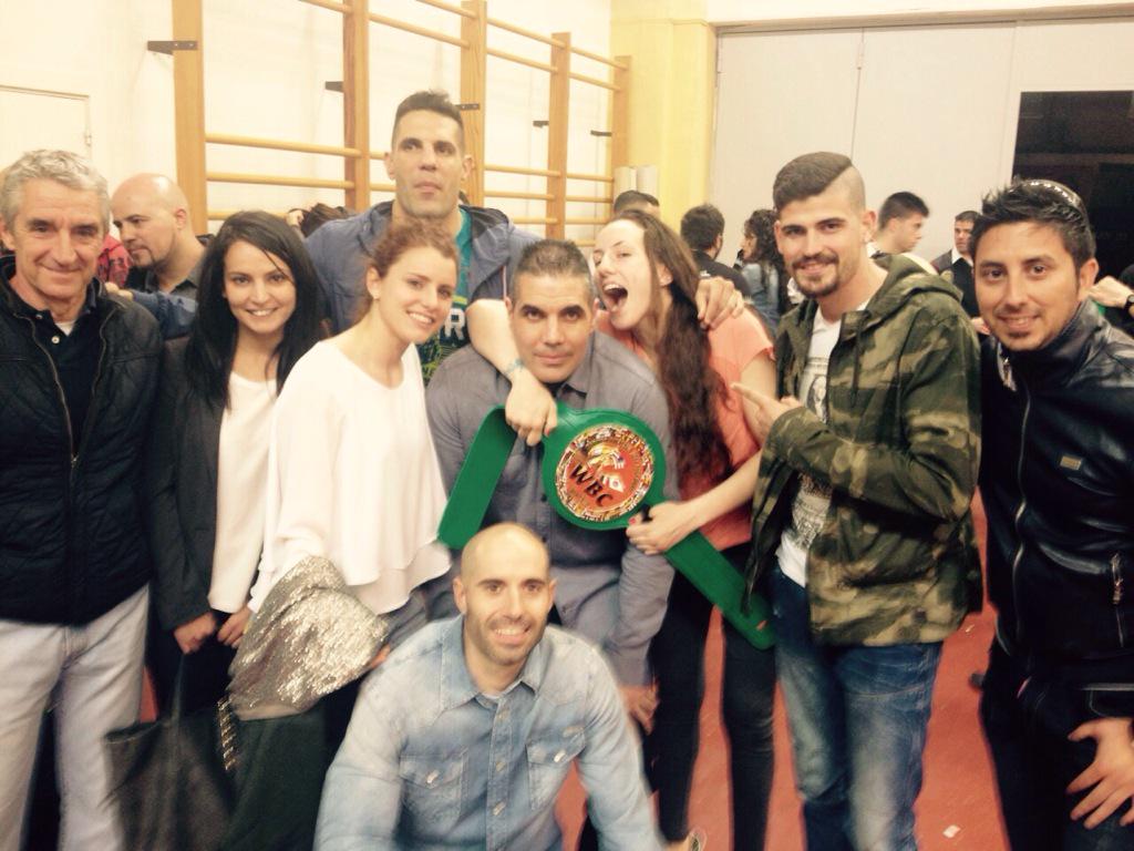 davidtelefonica's tweet photo. Tarde de boxeo viendo a Cristina con @urrutxitri @CARLITOSBOX y la demás gente. Enhorabuena!! http://t.co/rL7BfazwdI