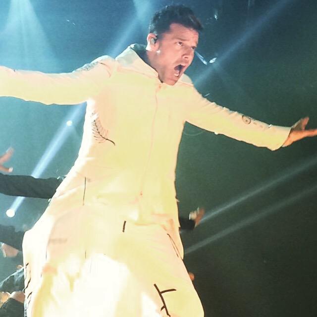 Spain_RM's tweet photo. Buenos dΓas @ricky_martin & fans!!! Es #domingooooo #sundayyyyy #flyyyyy #enjoyyyy πΆπΆπ https://t.co/sA6hdW4Z7e http://t.co/9WiwftkG2L