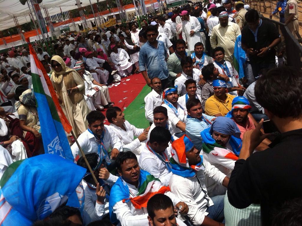 KumarNaveen_'s tweet photo. #NSUITeam किसान मजदूर रैली के दौरान।
#KisaanVirodhiNarendraModi
@nsui @rojimjohn @HasibaAmin @AngellicAribam http://t.co/lmZ0VDvnV6