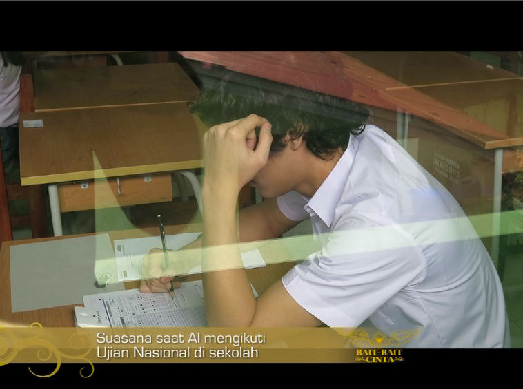 BaitCintaDhani's tweet photo. Lihat kakak @AlKohler7 yg lagi ngerjain soal2 UN yuk,nanti malam hanya di Bait Bait Cinta @langitRTV Pkl.00.30 WIB http://t.co/WnCps9YawZ