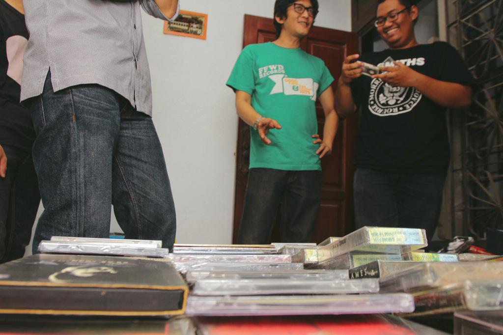 #RecordStoreDay Cirebon di <a href="/KeenanionStudio/">Keenanion Studio</a> kemarin mlm