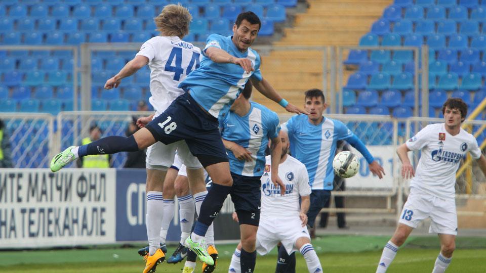 Jahovic challenges for the ball Jahovic challenges for the ball