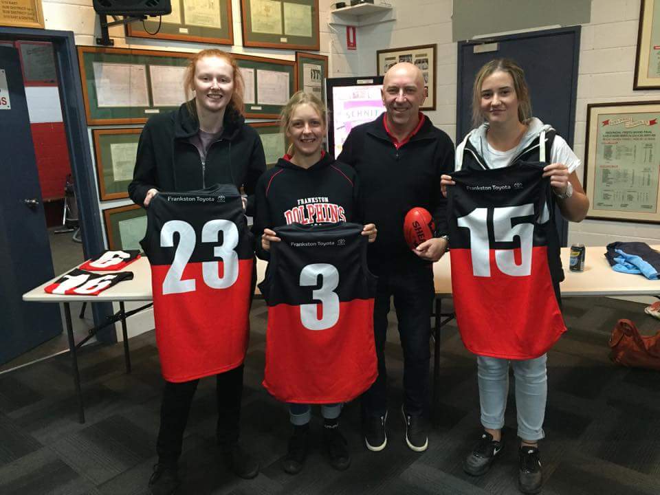 Dayna_Smith22's tweet photo. Feel honoured to be named captain of the @YouthGirls Frankston Dolphins team, great leadership group #changethegame http://t.co/bkGoEdYkxE