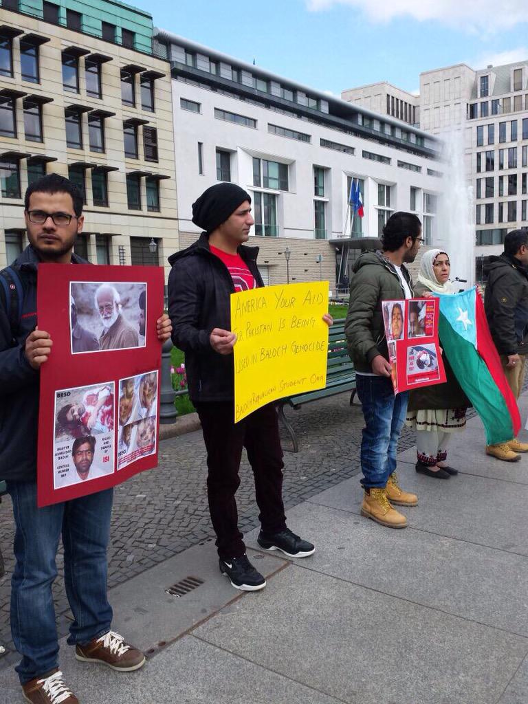 SherM_BRP's tweet photo. Activists demanded to the US to end every kind of financial &amp; military aid to Pakistan as it use them against Baloch http://t.co/xLmcrmg3sl