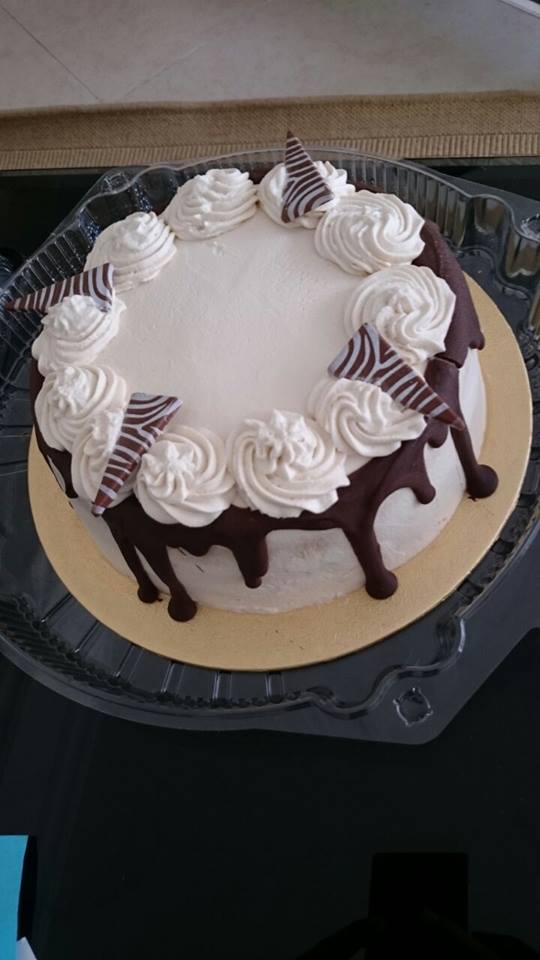 Coffee cream cake &amp; chocolate cupcakes! <a href="/IntertwEAT/">TweetCritique</a> <a href="/letstweetcakes/">Let's Tweet Cakes!</a> @BBCFood <a href="/CakeCraftWorld/">Cake Craft World</a> <a href="/mycakedeco/">Cake Decorating</a> <a href="/FoodPornsx/">Food Porn</a>