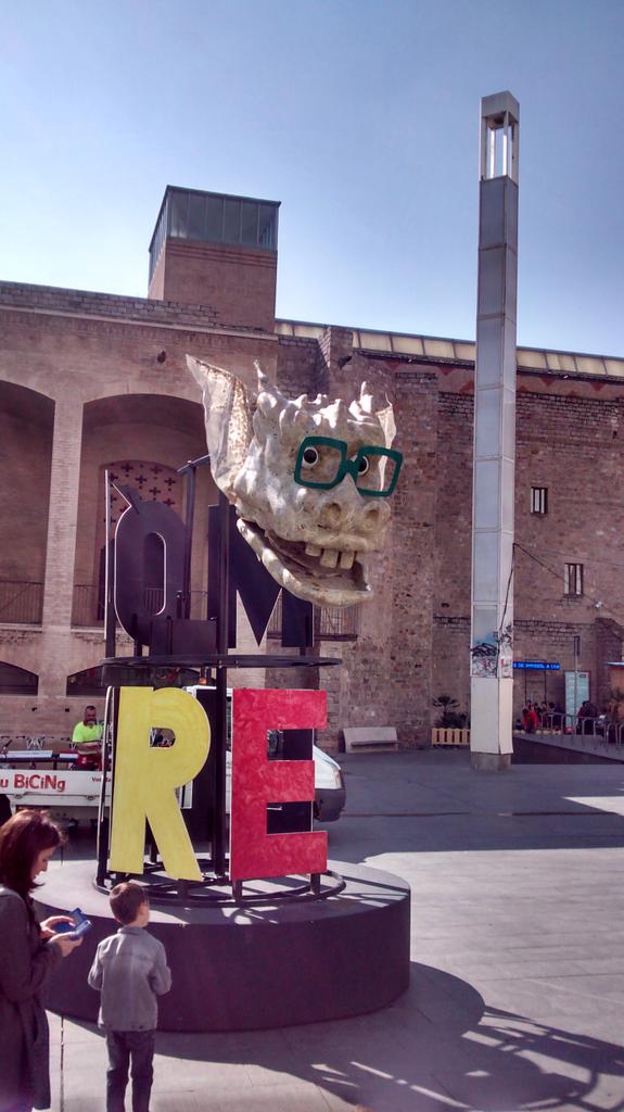 bcnnymag's tweet photo. Hoy es el dia del libro infantil #MonLlibre15 @bcn_ajuntament. Uno tambien puede compraraqui para #SantJordi2015 http://t.co/txVuDyjyQK