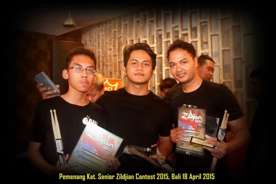 Pemenang Kategori Senior Zildjian Contest 2015 <a href="/ZildjianIndo/">Zildjian Indonesia</a> <a href="/AlmallMunar/">Almall Munar</a> @Raymond_almanto <a href="/gusyogibhaskara/">yogi bhaskara</a>