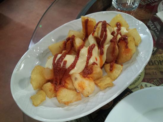 FVermutillo's tweet photo. La Ruta del #Vermut (4): al #Born hi tenim tot un tresor, la #bodegalapuntual del @grupovarela http://t.co/G0ab0nZZLn