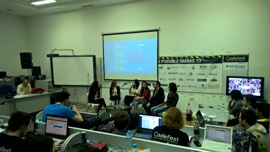 wsasiama's tweet photo. "How to attract and keep your first users" discussion panel 3 #CodefestMK15 http://t.co/eULY5GqyyR