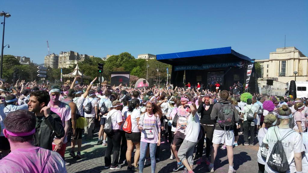 SmartGirlsBlog's tweet image. Le copain @offblink qui nous envoie ses photos pour partager sa course @TheColorRunFR 😚👍 #ColorRunParis