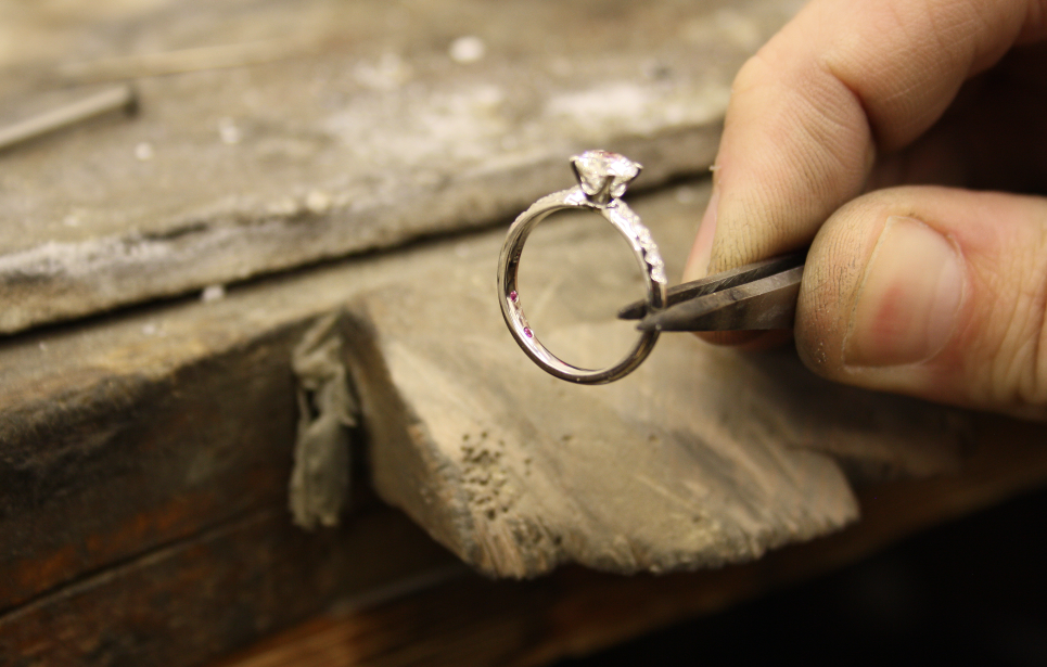 fraserhartuk's tweet photo. Did you know our #goldsmiths can set a gem or #diamond on the inside of your engagement ring? #repairs #secretdiamond http://t.co/xEErnhkg4n