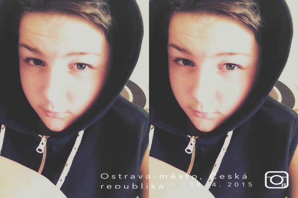 MatyyMika's tweet photo. #eminem #selfie #follobackforfolloback #bitch #iphonoeography #iphone #photo #cute #czechboy http://t.co/o1XbPnxzBl