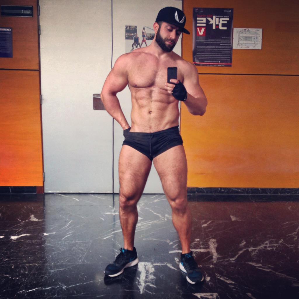 FCFabioValentin's tweet photo. #SELFIE #HOT #SEXY #GORGEOUS #HANDSOME #MACHO #NAKED  #MUSCLE  #RT  @ValentinoMedici 💪💋💋 http://t.co/wOgLQpjkFl