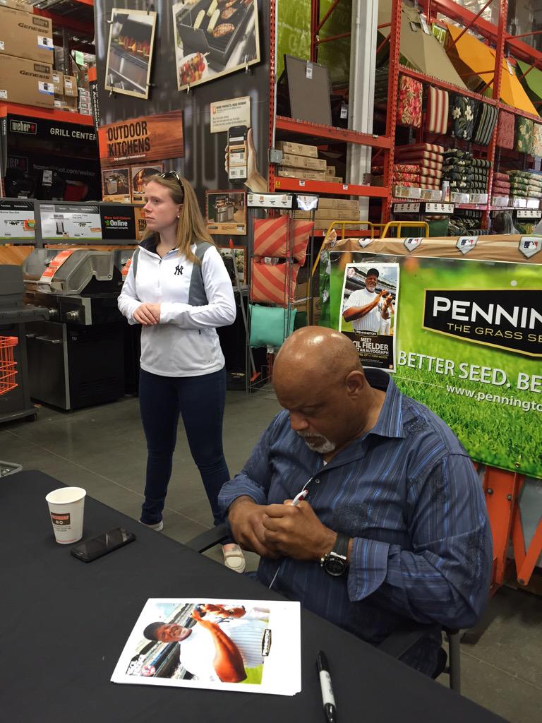 StanleyLabady's tweet photo. Burgers, Dogs for all customers! Mr Fielder is in the building! @nyyroro here's your own personalized autograph.😉 http://t.co/f9HGgFsn8a