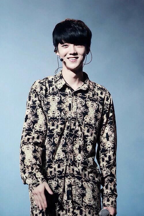 Happy Birthday to the manly deer!! Continue to inspire others by simply being you, Lu Han.   