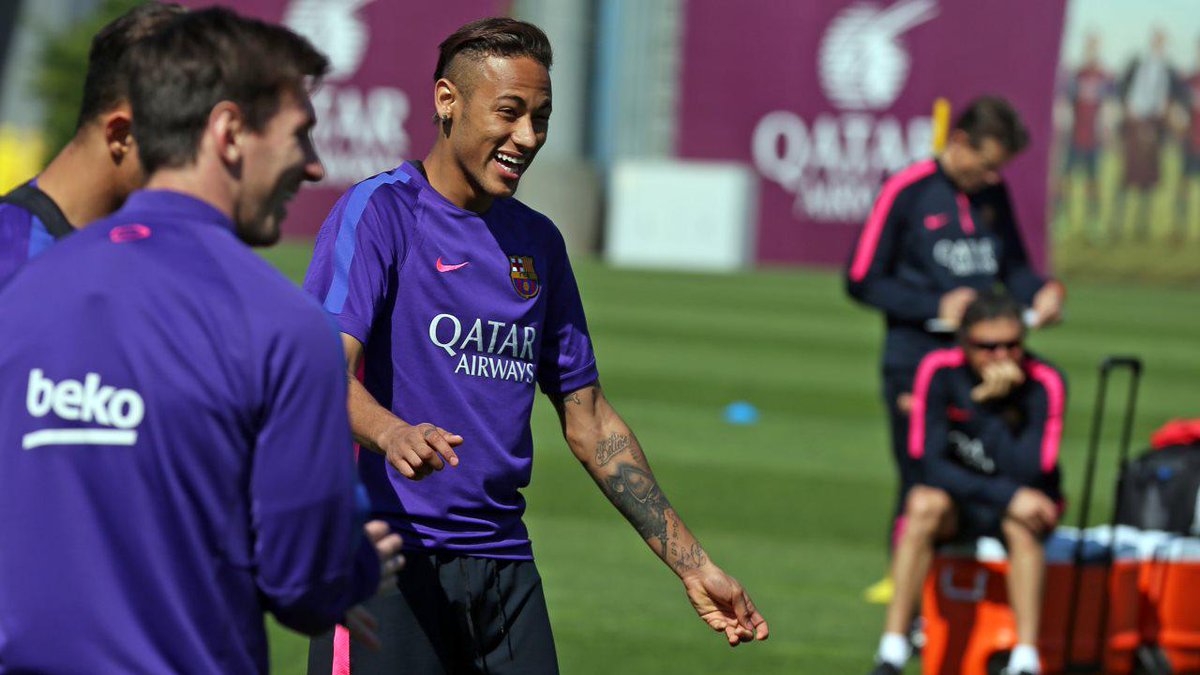NeymarDaFans's tweet photo. Always happy http://t.co/b4HfPbOFnk