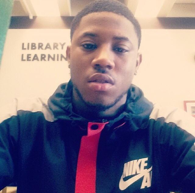 ThorntonJr5's tweet photo. Selfie Sunday 💯📚👀 http://t.co/iKwzzI86Lp
