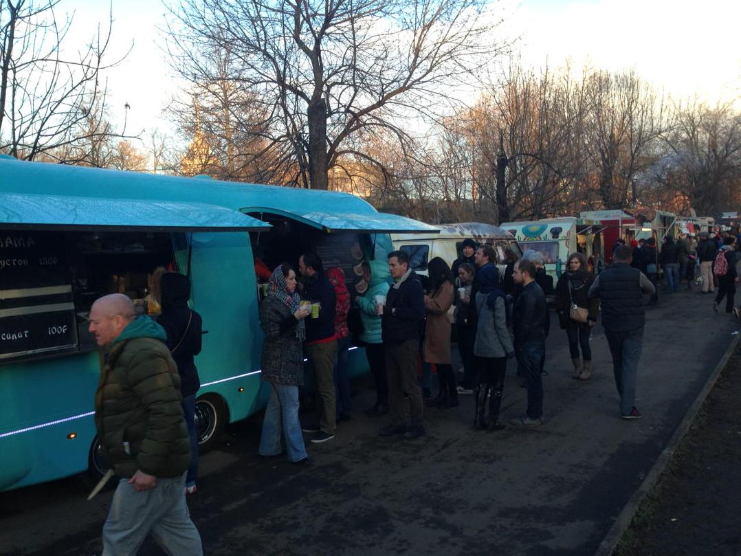 dmitry_shepelev's tweet photo. Повар на колесах приехал в #парккраснаяпресня. Не ел, но пахнет вкусно. Пробовали? #localfoodfest http://t.co/T62W8grcPD