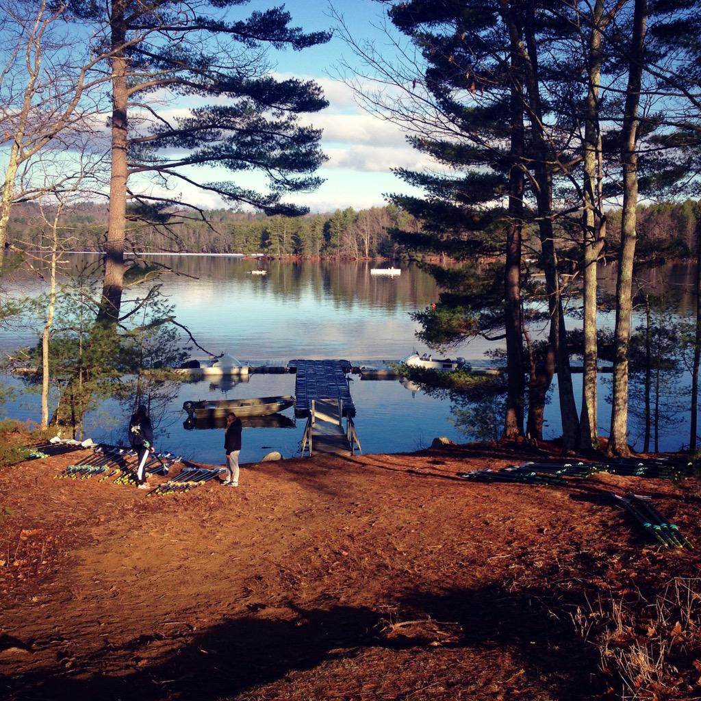 MiddCrew's tweet photo. Not a bad day for racing! #middcrew http://t.co/hzUiamYiPl