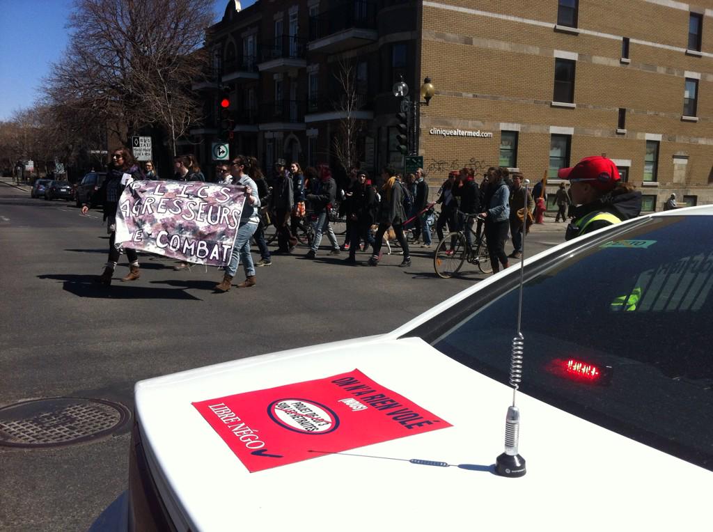 #manifencours féministe!
(St-Denis/Papineau, ya qq instants)

#ggi #polqc #Printemps2015