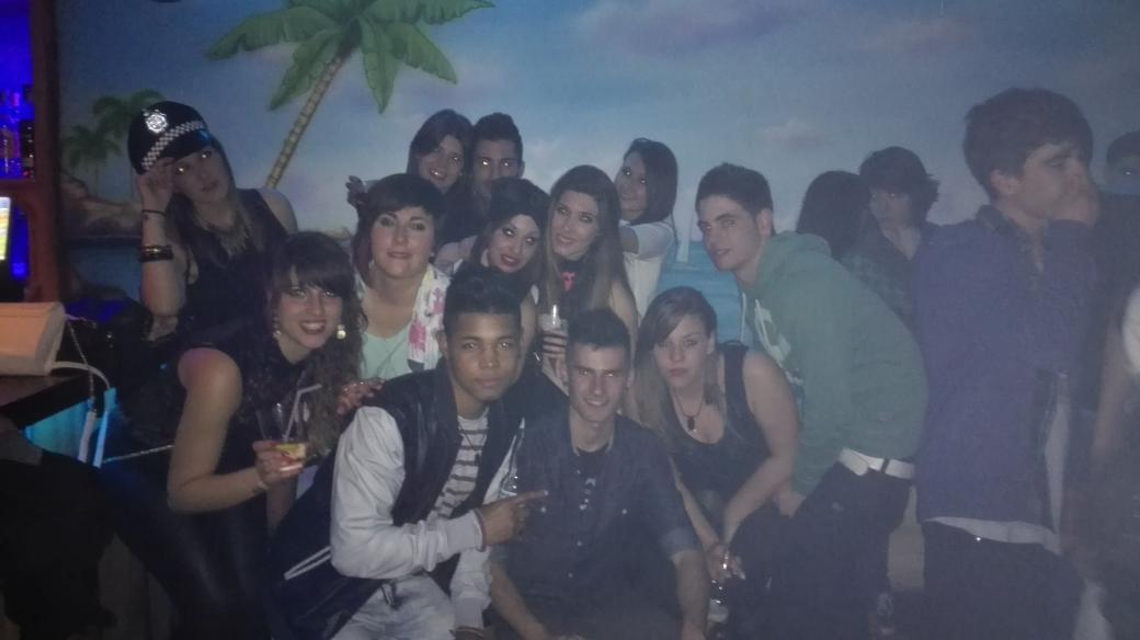 SaulSaulg384's tweet photo. @saulcm93 @AntonioRD93 @eliisanara @DSnox69 @judithrubio23 @SheyyHerrero  @marta_cachondeo @laura_tudela92 @baruque12 http://t.co/ufLlLzthns