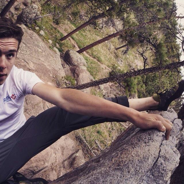 RedFoxGear's tweet image. Check out local multi-sport athlete @themamacass (Insta) just hanging around! #bouldering @colorado #builtforextremes
