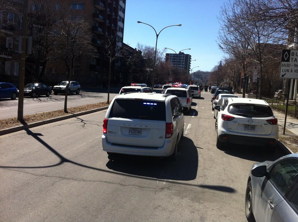 #manifencours féministe!
(St-Joseph vers l'ouest, ya qq instants)

#ggi #polqc #Printemps2015