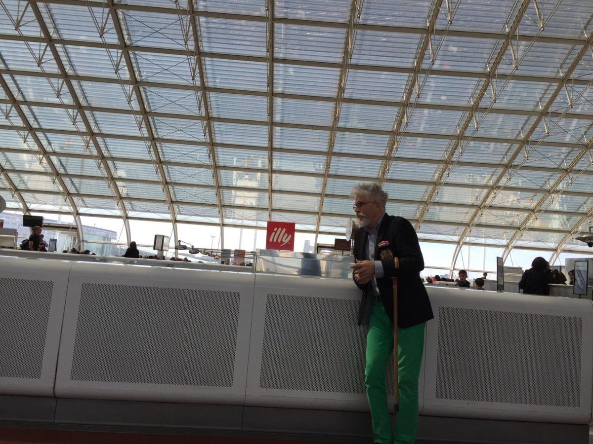 CityTour13C's tweet photo. En Charles de Gaulle en camino a Italia... http://t.co/Ii7xqykP3i