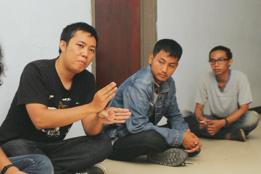 #RecordStoreDay hearing session di <a href="/KeenanionStudio/">Keenanion Studio</a>