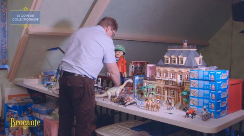 jourdebrocante's tweet photo. C’est dans le Nord-Pas-De-Calais que l’on a rencontré l’un des grands collectionneurs de Playmobil. #JourDeBrocante http://t.co/mNKDx5vfOP
