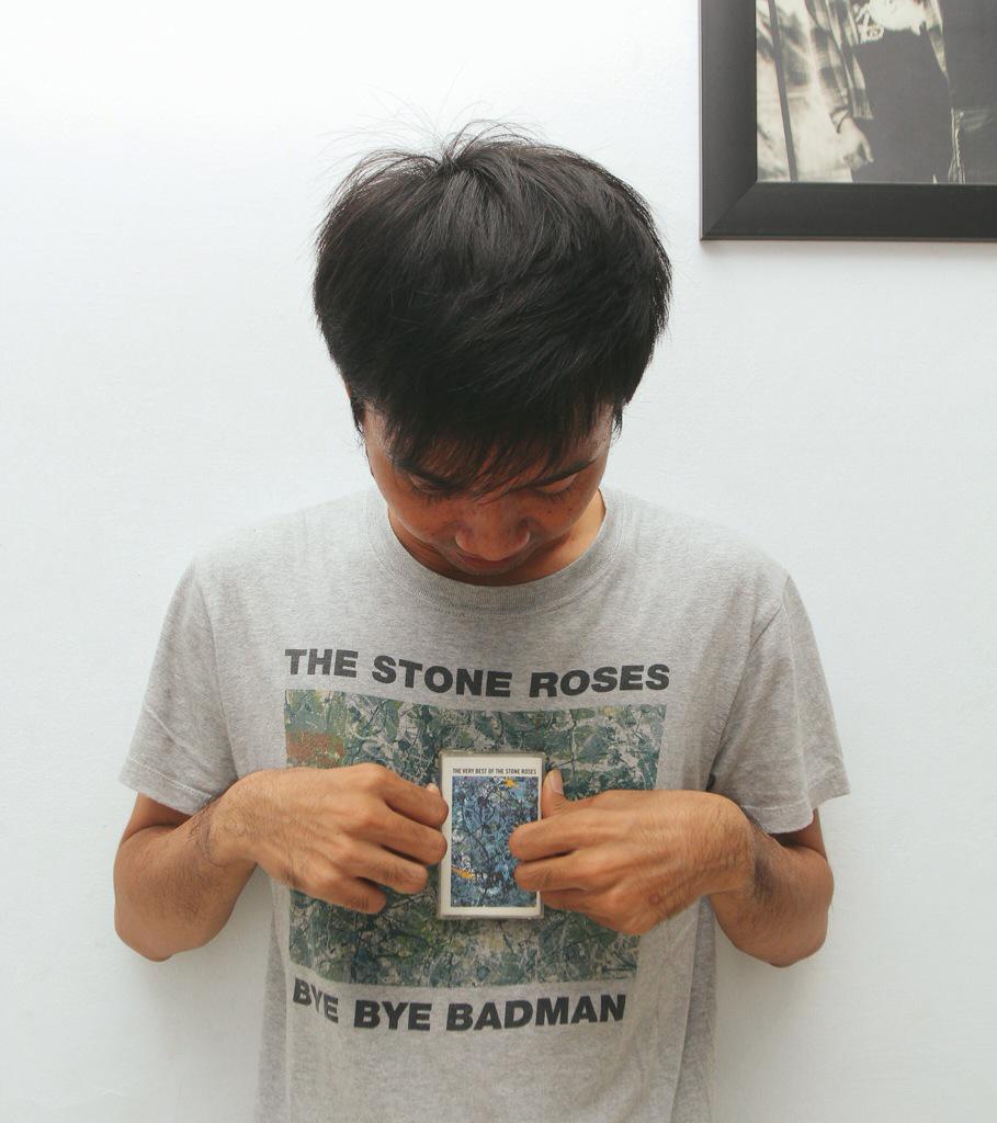 Mengapa Stone Roses? Karna punya kenangan.. Dan setiap orang punya kenangan :')