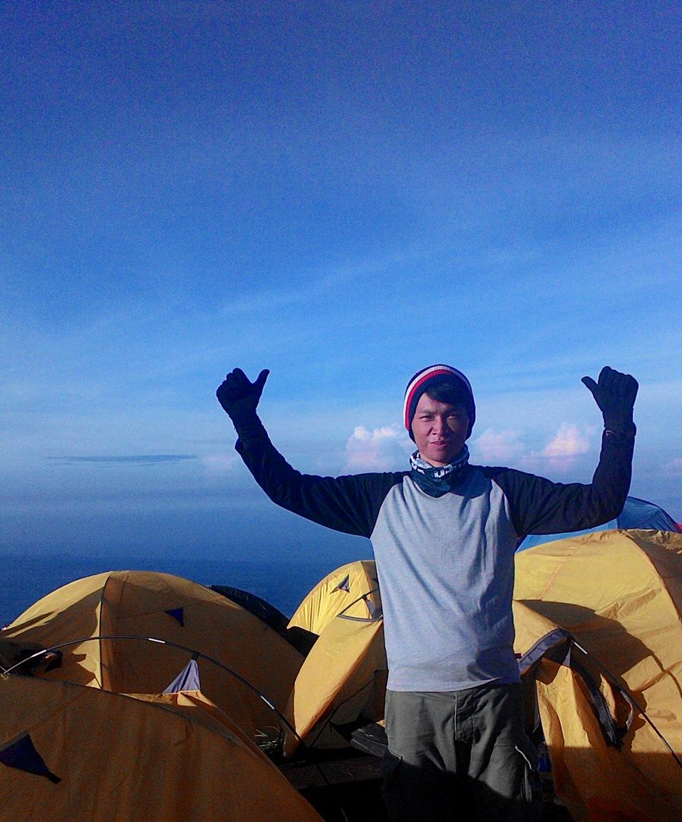 Pradanadday's tweet photo. at puncak Gn. Andong (magelang - jawa tengah) 18 april 2015.. http://t.co/ubvJ7kHPN1