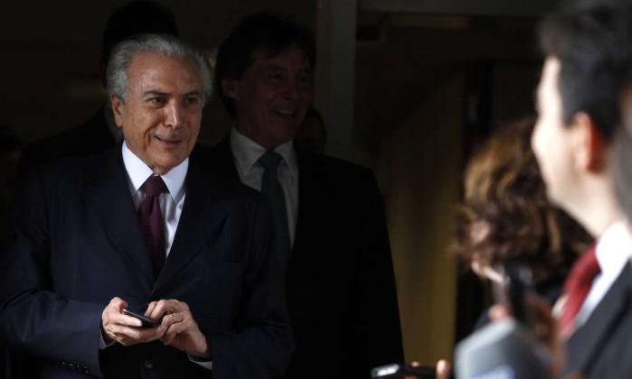 JornalOGlobo's tweet photo. Novo articulador político do Planalto, Temer age entre a defesa do governo e o PMDB. http://t.co/fra33HhMbf http://t.co/BBOYCxATNZ