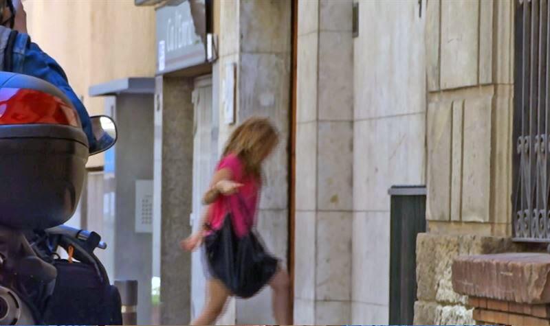 ShakiraClub_ES's tweet photo. #PHOTO: @shakira, acompañada por su hermano, a la salida de un centro de estética en #Barcelona. http://t.co/dJZS8YOkx0