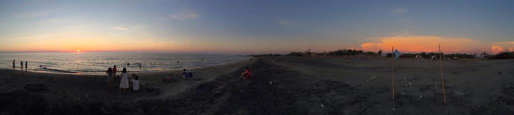 AprilleGemDVera's tweet photo. Summer 2015 #SunsetAtBeach http://t.co/hzHo1HPo8o