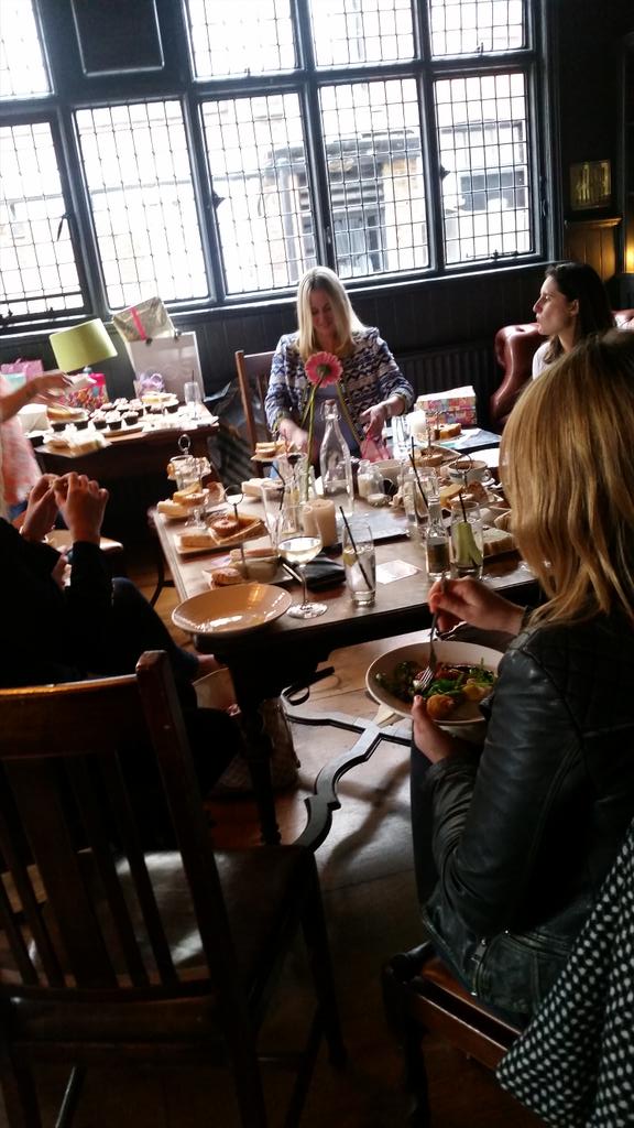 PloughInnEaling's tweet image. Afternoon tea on a sunday? We can do that #freshforspring #afternoontea @onlyatfullers