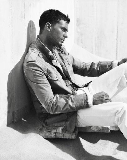 _fiftyshades_'s tweet photo. Fotos de Jamie para Nicole farhi (2008) #JamieDornan #model http://t.co/axclKT3og0
