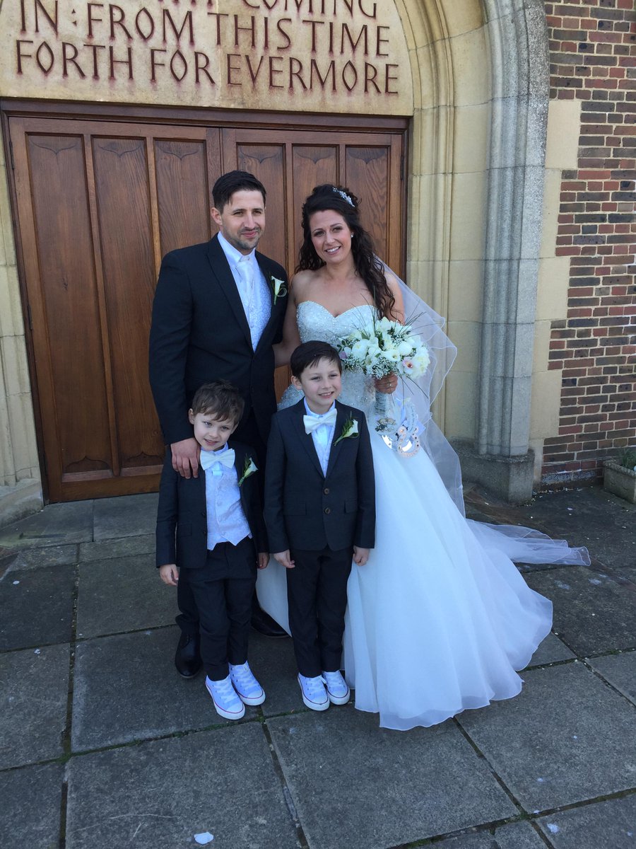 Andrew_Coley's tweet image. Brilliant day at family wedding yesterday; DJ Luck &amp;amp; MC Neat played the party...Absolutely classic night! 😂 #SoreHead