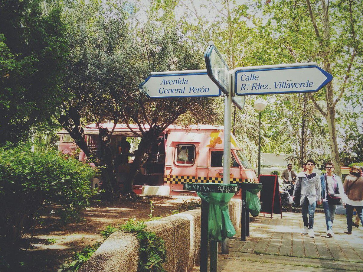 Azca sigue siendo uno de los mejores sitios para disfrutar de la mejor comida callejera <a href="/MadrEATmarket/">MadrEAT Food Market</a> #Madrid